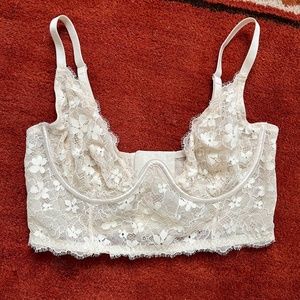 Beautiful Lace Very Sexy Victorias Secret Plunge Unlined Bra Lingerie Bridal 34D